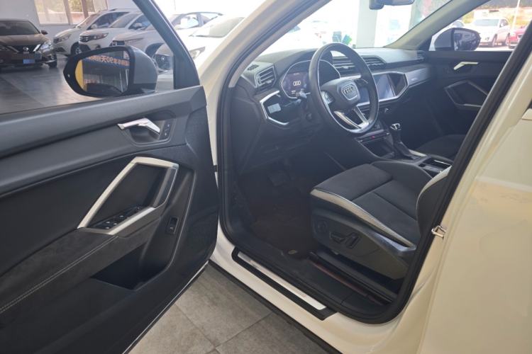 Used Audi Q3 2021 35 TFSI Progressive Dynamic Edition Driver Seat