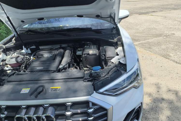 Used Audi Q3 2021 35 TFSI Fashion Dynamic Model Engine Bay Left