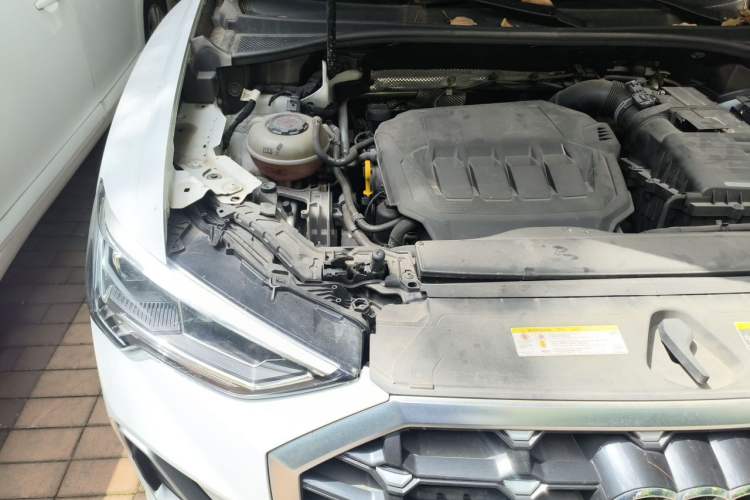 Used Audi Q3 2021 40 TFSI Fashion Dynamic Model Engine Bay Right