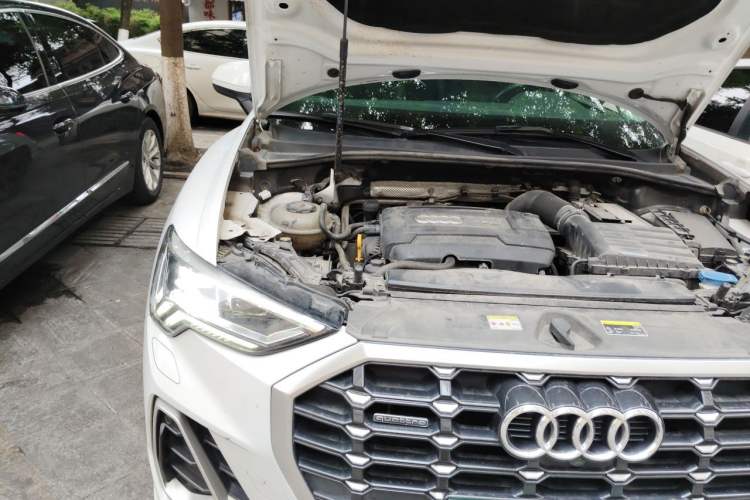 Used Audi Q3 2021 45 TFSI quattro Luxury Dynamic Model Engine Bay Right