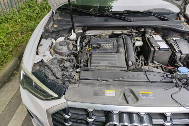 Used Audi Q3 2021 35 TFSI Progressive Dynamic Edition Engine Bay Right