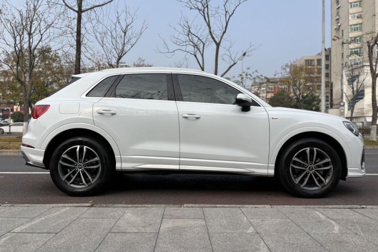 Used Audi Q3 2021 35 TFSI Progressive Dynamic Edition Exterior 4