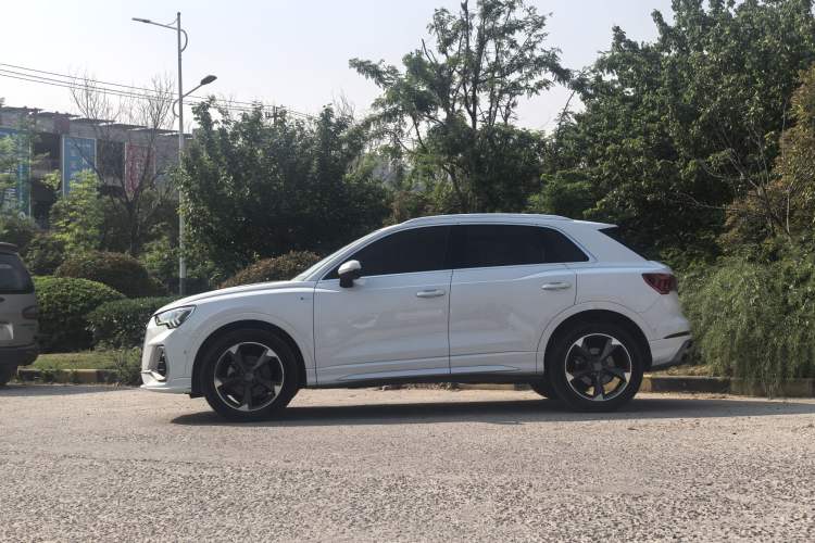 Used Audi Q3 2021 35 TFSI Fashion Dynamic Model Exterior 4