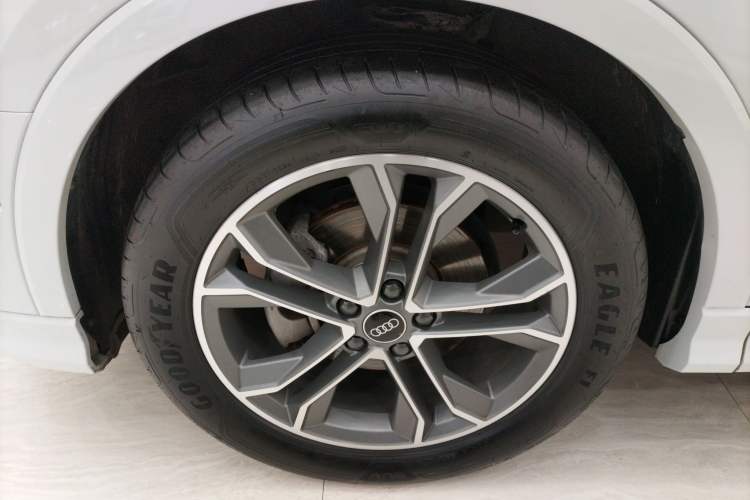 Used Audi Q3 2021 40 TFSI Fashion Dynamic Model Exterior 4
