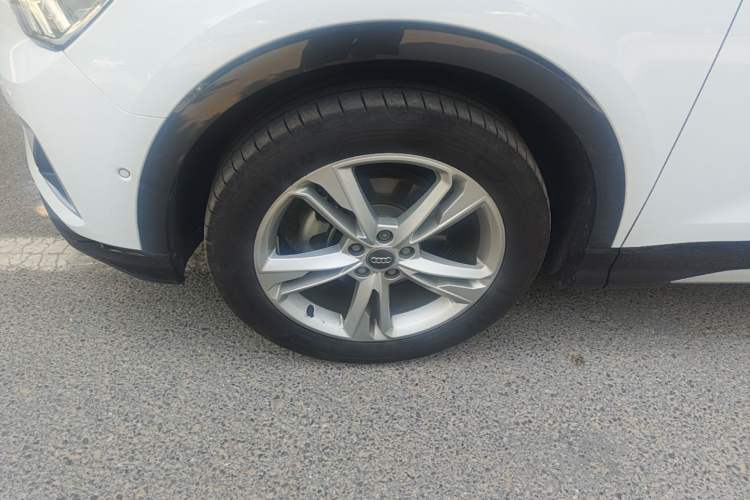 Used Audi Q3 2021 35 TFSI Fashionable and Elegant Model Exterior 4