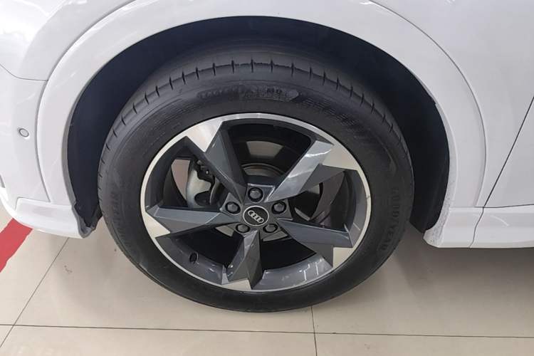 Used Audi Q3 2021 35 TFSI Fashion Dynamic Model Exterior 4