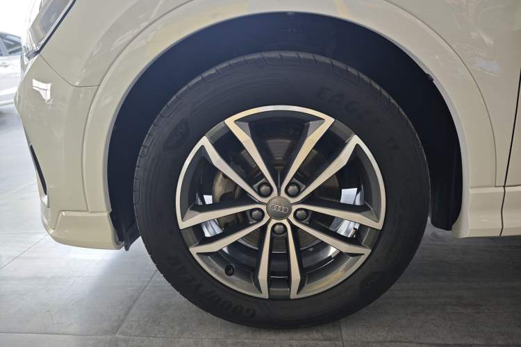 Used Audi Q3 2021 35 TFSI Progressive Dynamic Edition Exterior 4