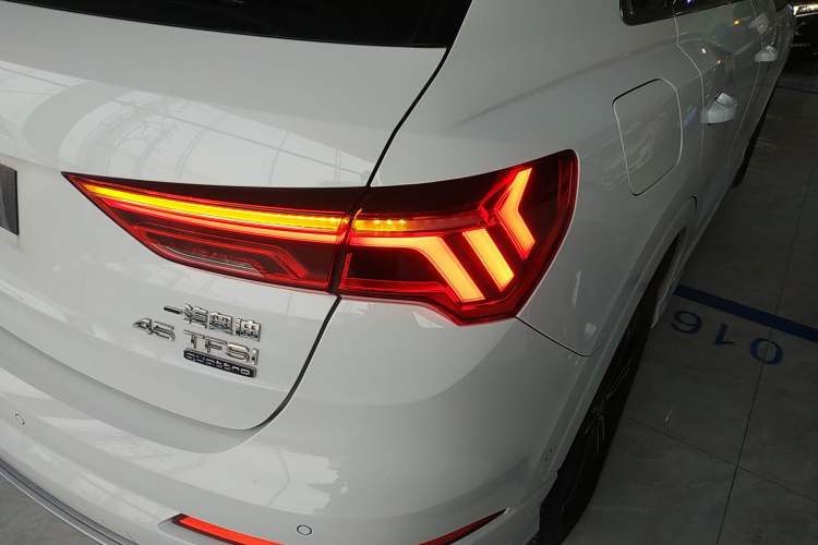 Used Audi Q3 2021 45 TFSI quattro Fashion Dynamic Model Exterior 6