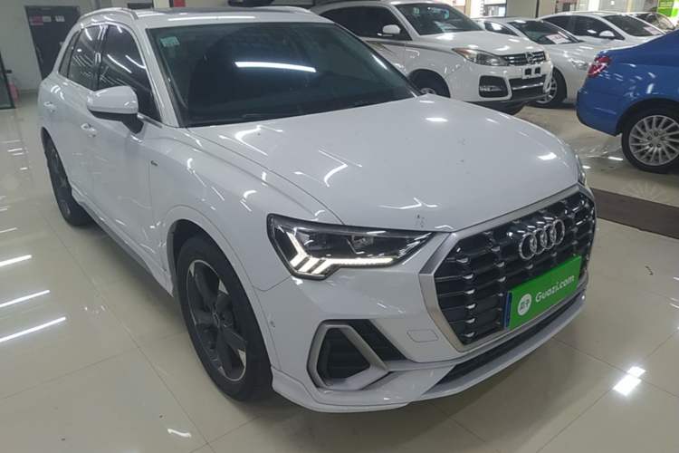 Used Audi Q3 2021 35 TFSI Fashion Dynamic Model Front Right 45 Deg