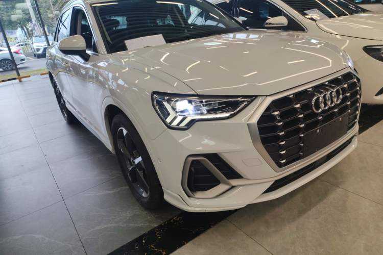 Used Audi Q3 2021 35 TFSI Fashion Dynamic Model Front Right 45 Deg