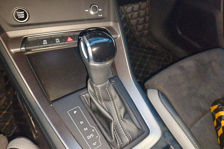 Used Audi Q3 2021 35 TFSI Fashion Dynamic Model Gear Lever