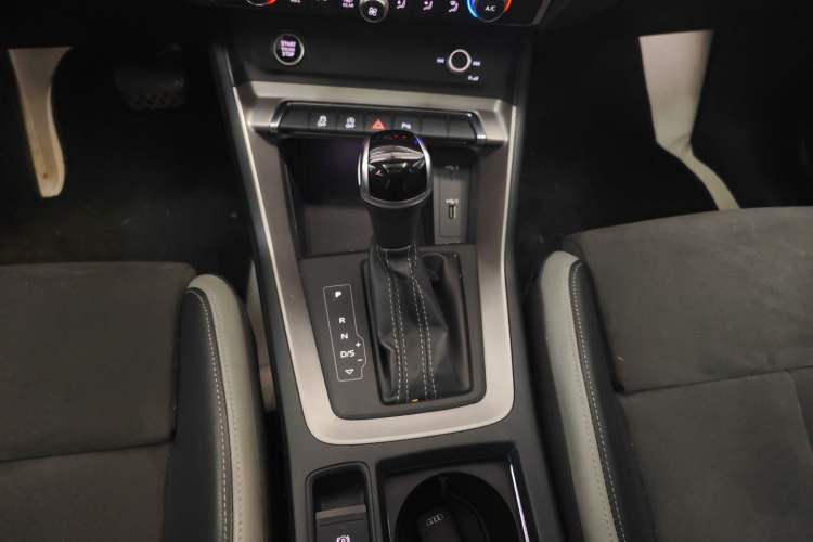 Used Audi Q3 2021 35 TFSI Progressive Dynamic Edition Gear Lever