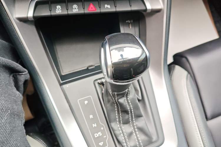 Used Audi Q3 2021 35 TFSI Progressive Dynamic Edition Gear Lever