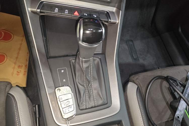 Used Audi Q3 2021 35 TFSI Fashion Dynamic Model Gear Lever