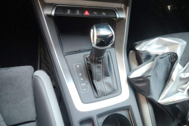 Used Audi Q3 2021 35 TFSI Fashion Dynamic Model Gear Lever