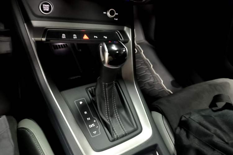 Used Audi Q3 2021 35 TFSI Fashion Dynamic Model Gear Lever