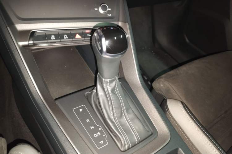 Used Audi Q3 2021 35 TFSI Progressive Dynamic Edition Gear Lever