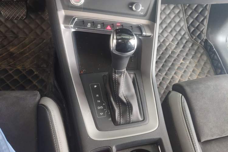 Used Audi Q3 2021 35 TFSI Progressive Dynamic Edition Gear Lever