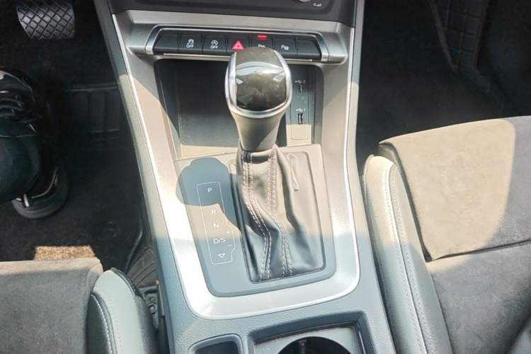 Used Audi Q3 2021 35 TFSI Fashion Dynamic Model Gear Lever