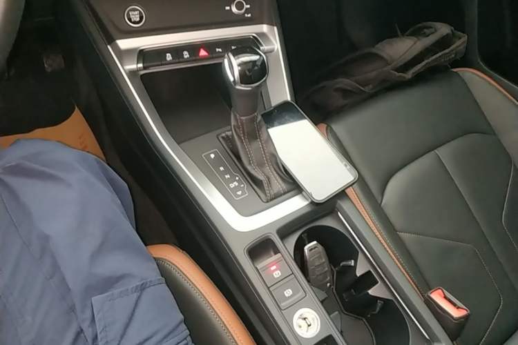 Used Audi Q3 2021 35 TFSI Fashionable and Elegant Model Gear Lever