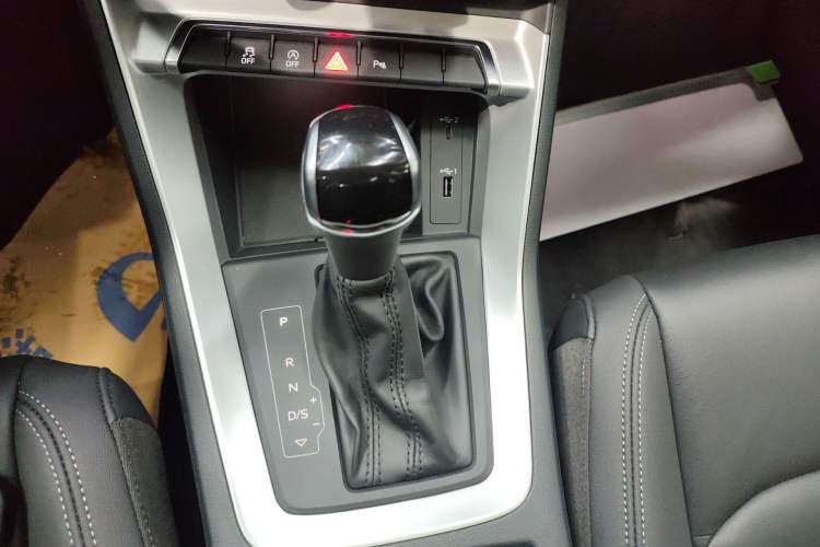 Used Audi Q3 2021 35 TFSI Advanced Style Edition Gear Lever