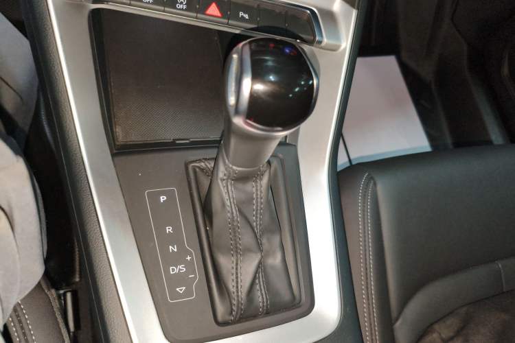 Used Audi Q3 2021 35 TFSI Advanced Style Edition Gear Lever