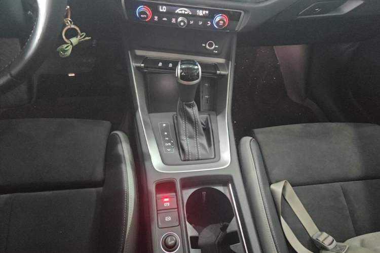 Used Audi Q3 2021 35 TFSI Progressive Dynamic Edition Gear Lever
