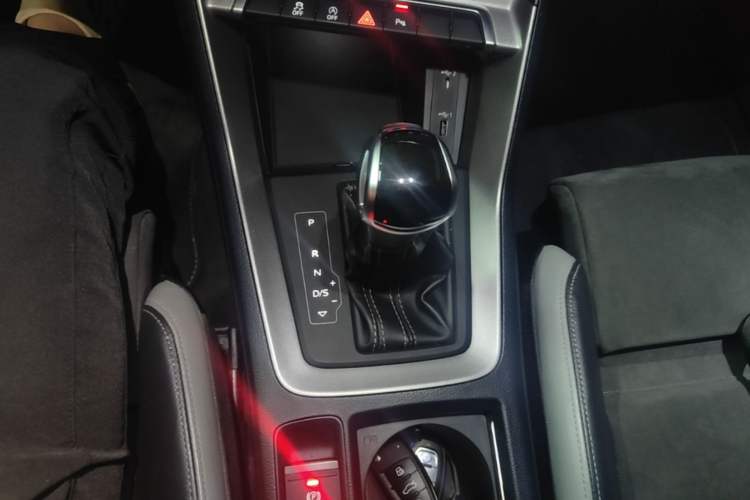 Used Audi Q3 2021 35 TFSI Progressive Dynamic Edition Gear Lever