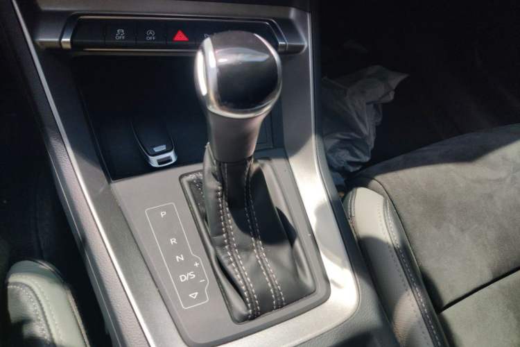 Used Audi Q3 2021 35 TFSI Fashion Dynamic Model Gear Lever