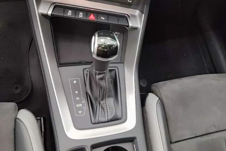 Used Audi Q3 2021 35 TFSI Progressive Dynamic Edition Gear Lever
