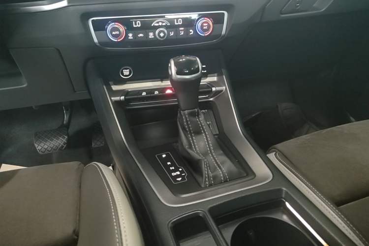 Used Audi Q3 2021 35 TFSI Fashion Dynamic Model Gear Lever