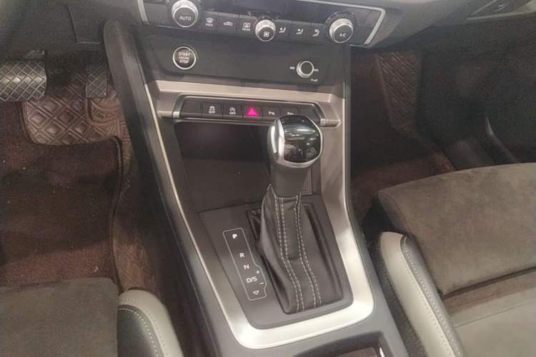 Used Audi Q3 2021 35 TFSI Fashion Dynamic Model Gear Lever