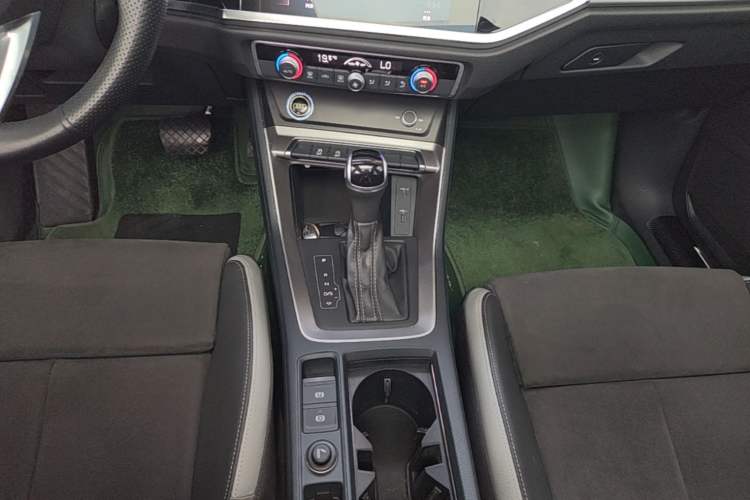 Used Audi Q3 2021 35 TFSI Progressive Dynamic Edition Gear Lever