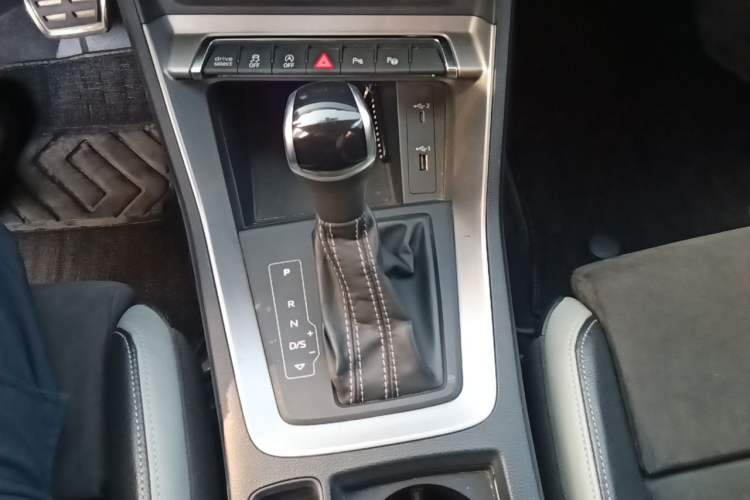 Used Audi Q3 2021 40 TFSI Fashion Dynamic Model Gear Lever
