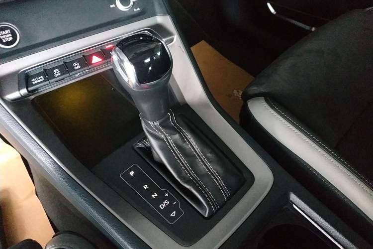 Used Audi Q3 2021 45 TFSI quattro Fashion Dynamic Model Gear Lever