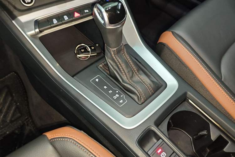 Used Audi Q3 2021 35 TFSI Fashionable and Elegant Model Gear Lever