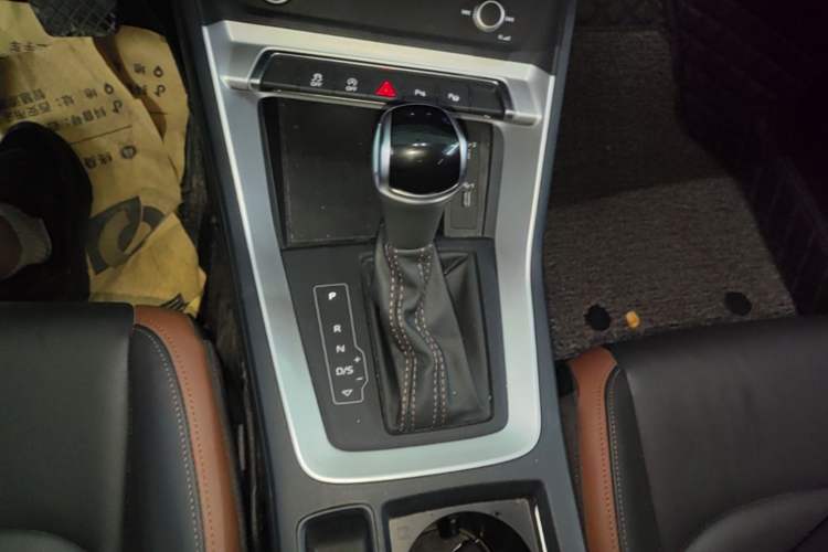 Used Audi Q3 2021 35 TFSI Fashionable and Elegant Model Gear Lever