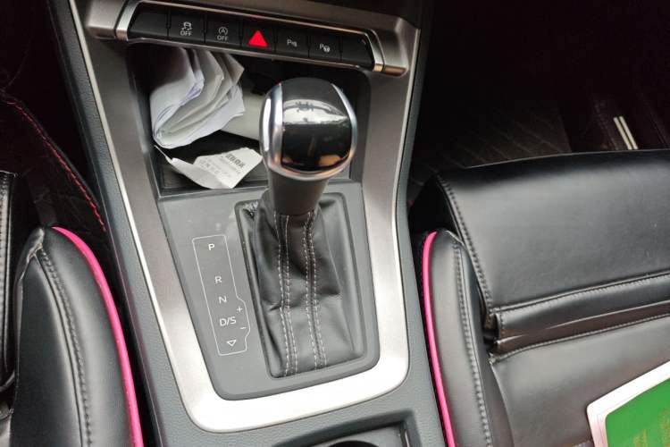 Used Audi Q3 2021 35 TFSI Fashionable and Elegant Model Gear Lever