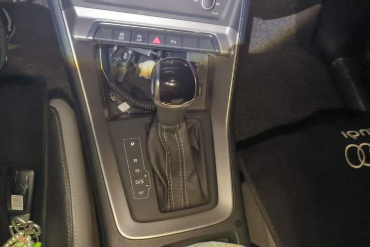 Used Audi Q3 2021 35 TFSI Progressive Dynamic Edition Gear Lever