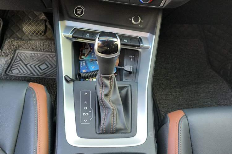 Used Audi Q3 2021 35 TFSI Fashionable and Elegant Model Gear Lever