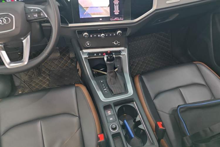 Used Audi Q3 2021 35 TFSI Fashionable and Elegant Model Gear Lever