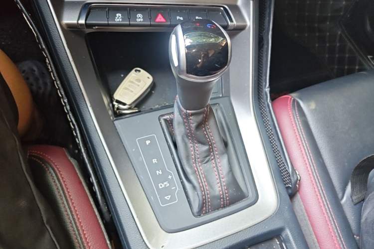Used Audi Q3 2021 35 TFSI Fashionable and Elegant Model Gear Lever