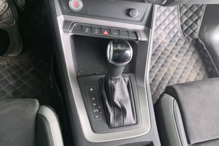 Used Audi Q3 2021 35 TFSI Progressive Dynamic Edition Gear Lever
