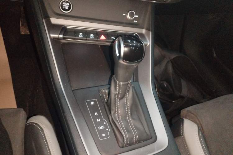Used Audi Q3 2021 35 TFSI Fashion Dynamic Model Gear Lever