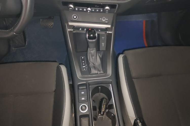 Used Audi Q3 2021 35 TFSI Fashion Dynamic Model Gear Lever
