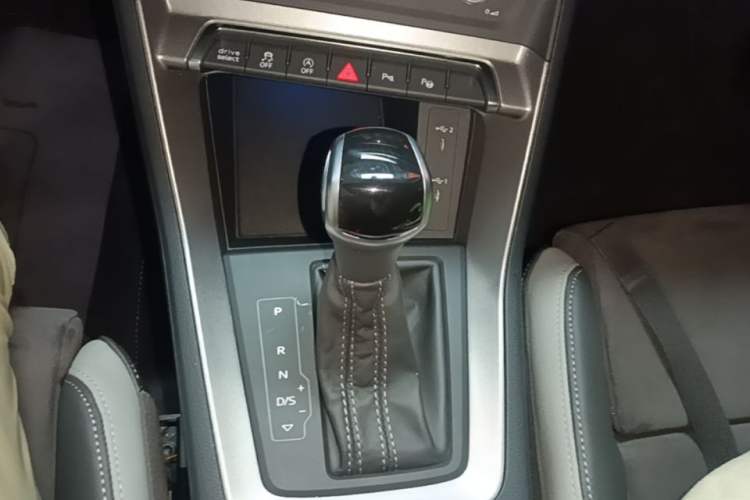 Used Audi Q3 2021 40 TFSI Fashion Dynamic Model Gear Lever