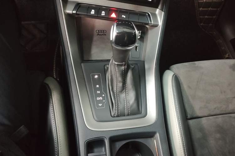 Used Audi Q3 2021 35 TFSI Progressive Dynamic Edition Gear Lever