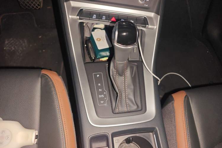 Used Audi Q3 2021 35 TFSI Fashionable and Elegant Model Gear Lever