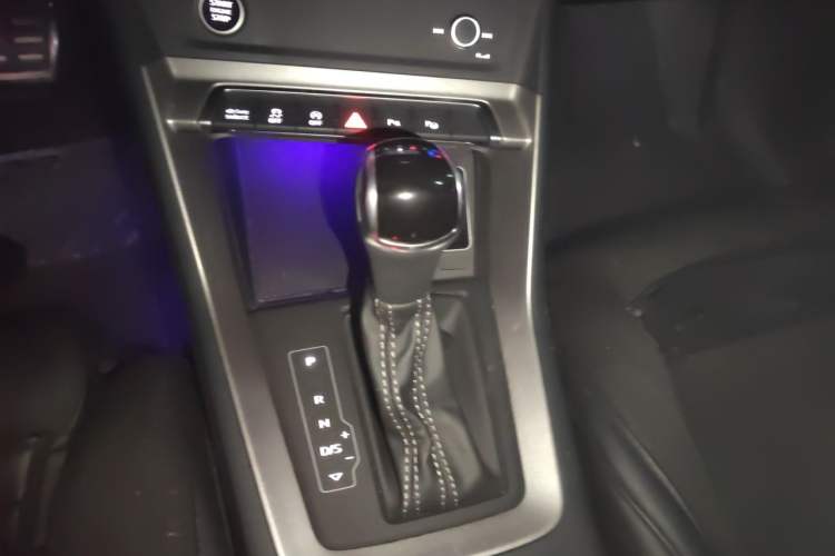 Used Audi Q3 2021 40 TFSI Fashion Dynamic Model Gear Lever