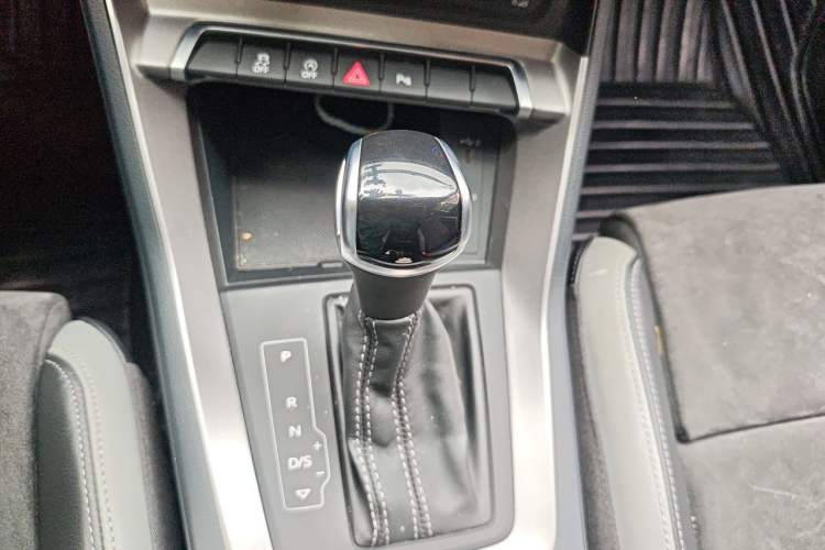 Used Audi Q3 2021 35 TFSI Progressive Dynamic Edition Gear Lever